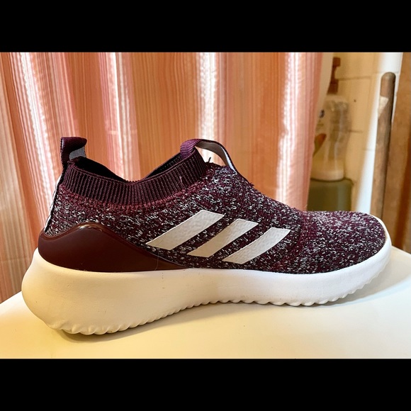 Nice Adidas running shoes - Picture 3 of 3